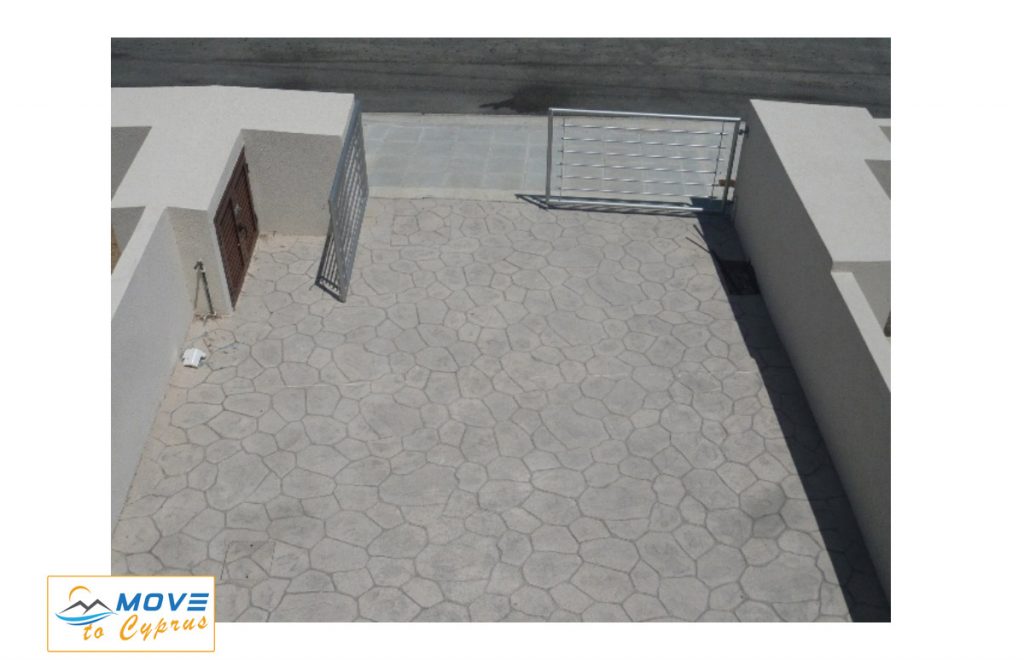 2 bedroom maisonette with title deed