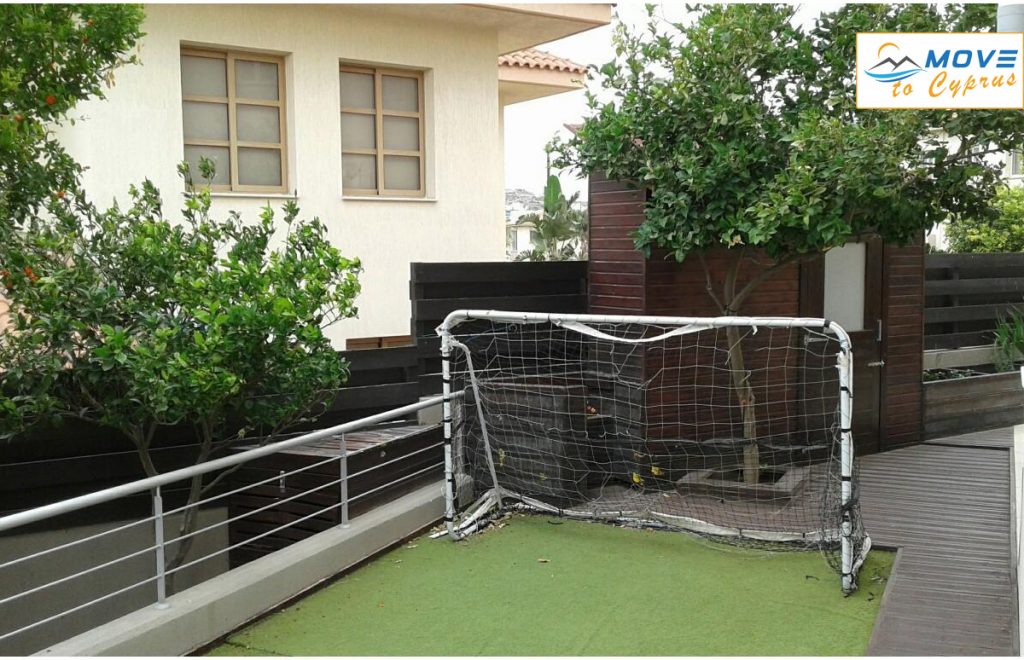 5 Bedroom Detached house for sale in Agios Athanasios