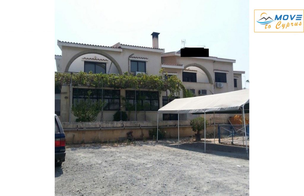 House for sale in agia fyla - 6 bedroom detached