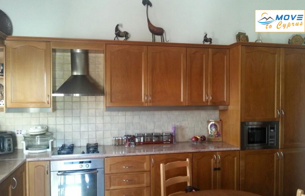 House for sale in agia fyla - 6 bedroom detached