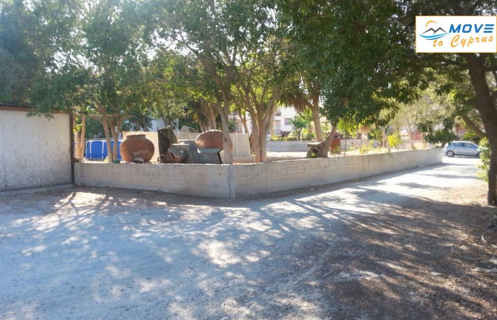 House for sale in agia fyla - 6 bedroom detached