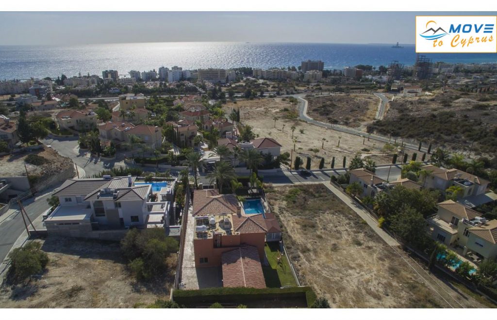 6 bedroom villa for sale in Agios Tychon