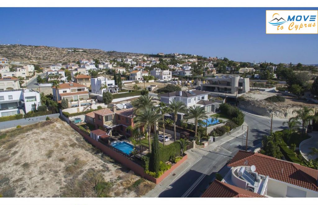 6 bedroom villa for sale in Agios Tychon