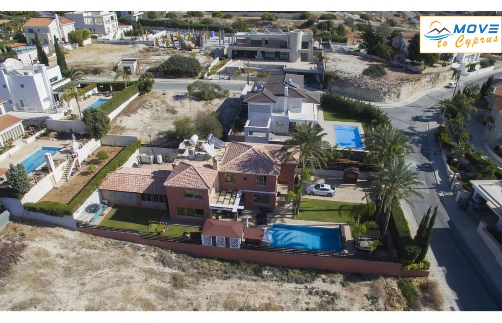 6 bedroom villa for sale in Agios Tychon