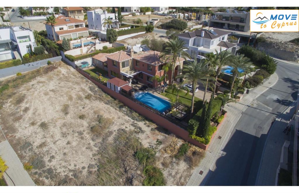 6 bedroom villa for sale in Agios Tychon