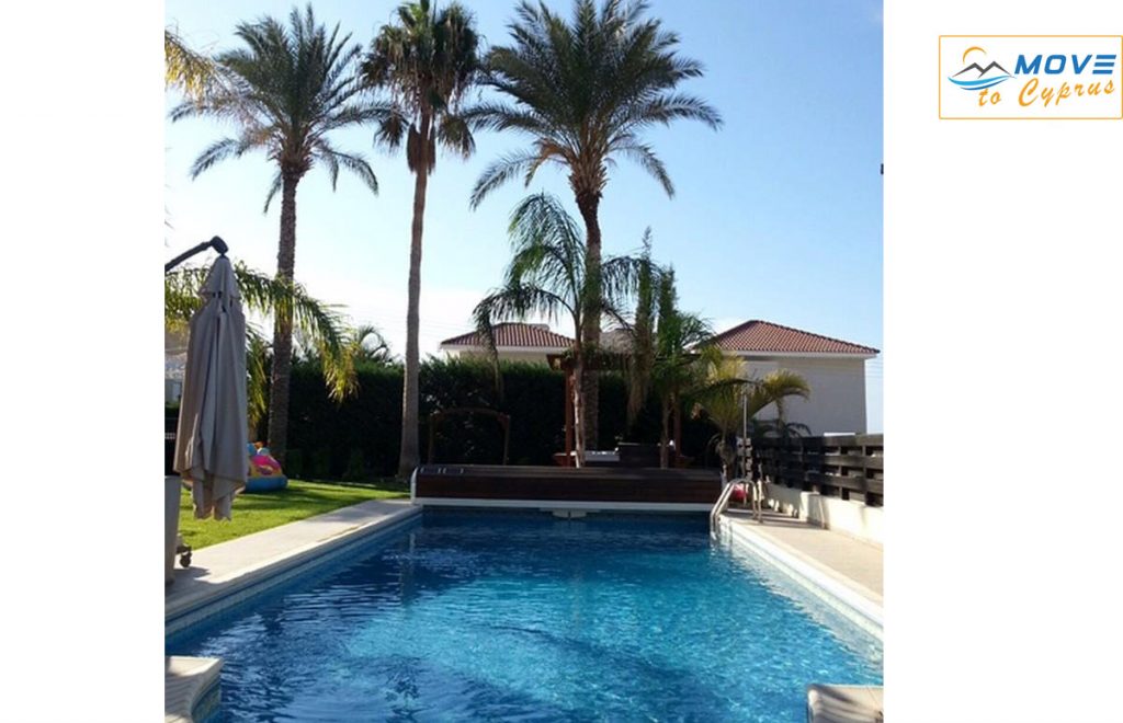 6 bedroom villa for sale in Agios Tychon