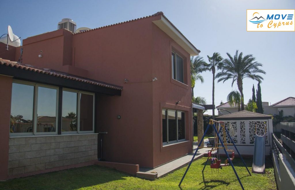 6 bedroom villa for sale in Agios Tychon