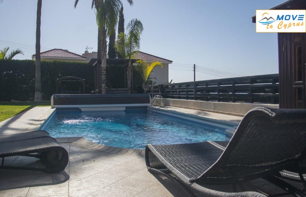 6 bedroom villa for sale in Agios Tychon