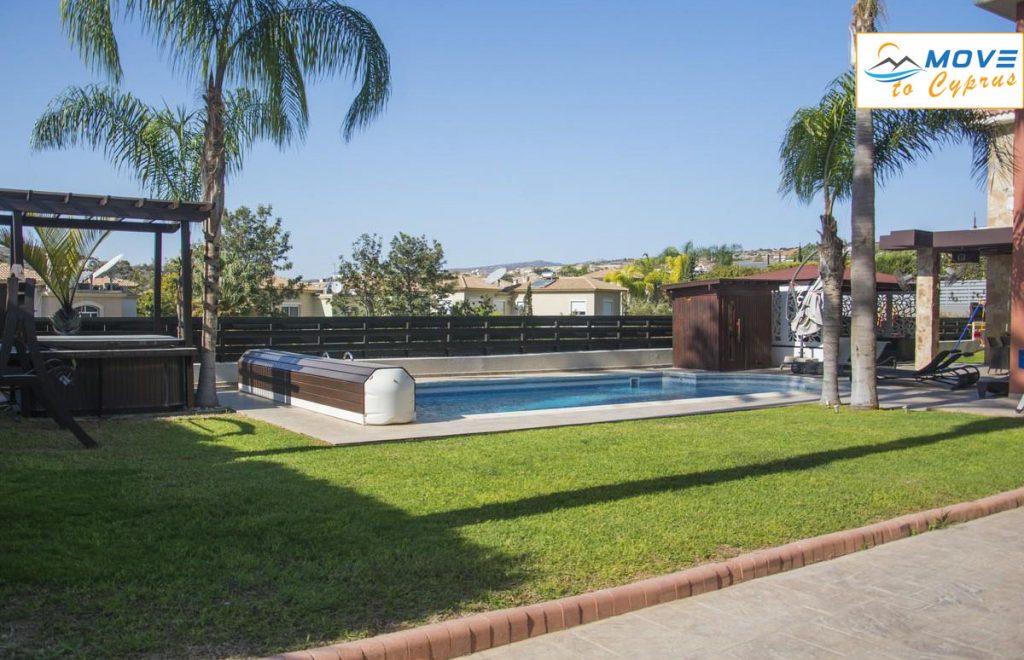 6 bedroom villa for sale in Agios Tychon