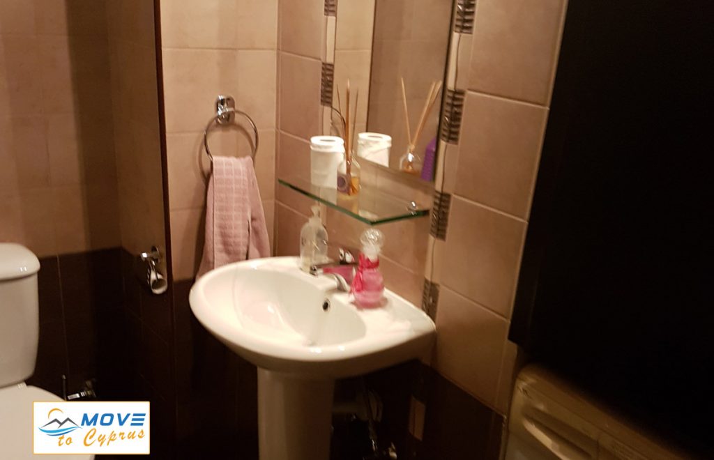 Ground floor 2 bedroom apartment Resale