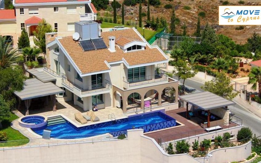 6 Bedroom Detached Villa for Sale in Agios Tychonas